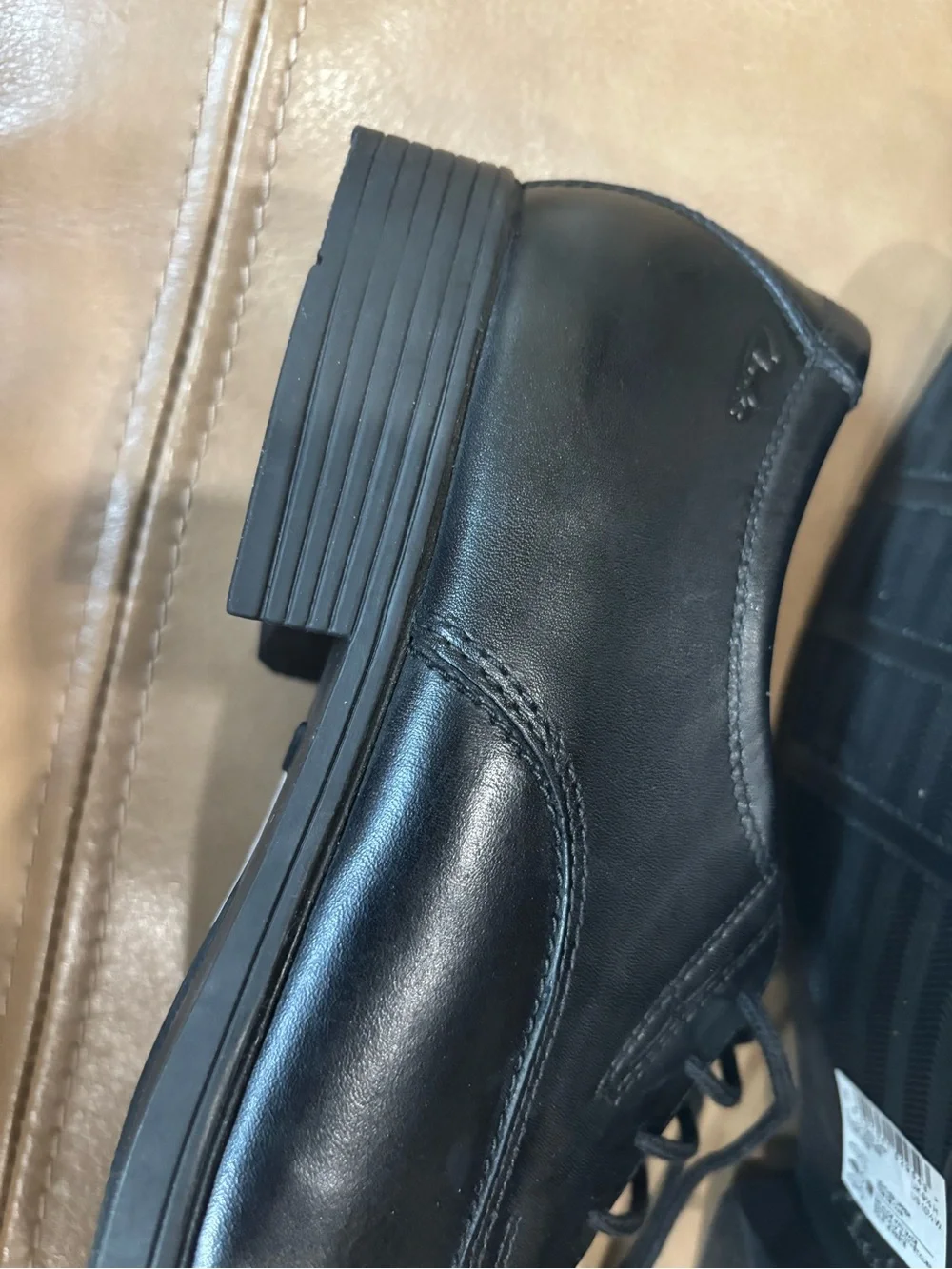 Clarks Black Leather Cap-Toe Derby Oxford
